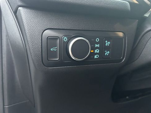 Used 2022 Ford Escape SE w/ SE Sport Appearance Package image 21