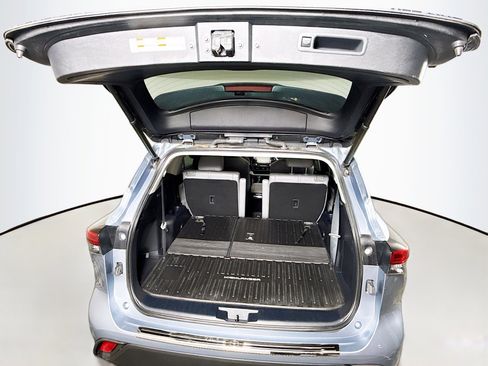 Certified 2022 Toyota Highlander XLE image 25