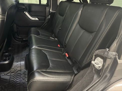 Used 2016 Jeep Wrangler Unlimited Sahara w/ Max Tow Package image 9