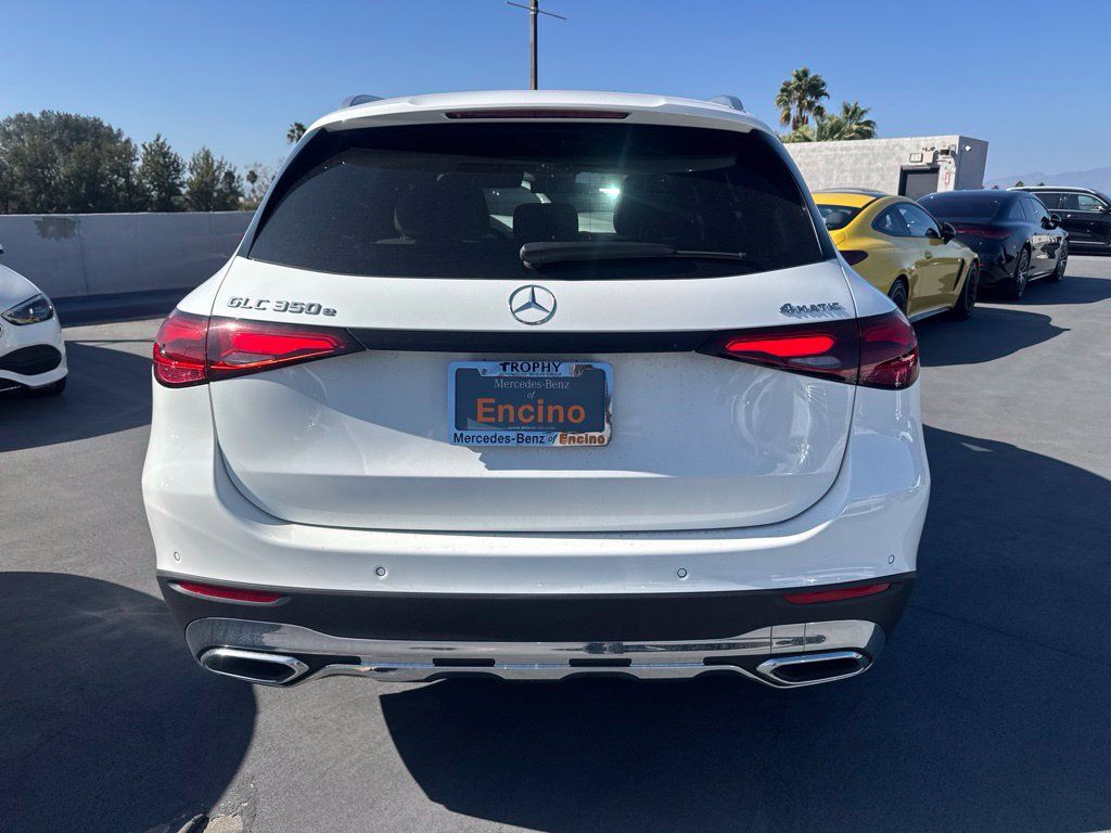 Used 2025 Mercedes-Benz GLC 350e 4MATIC image 6