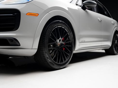 Used 2022 Porsche Cayenne GTS AWD/4WD image 79