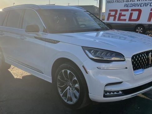 Used 2022 Lincoln Aviator Grand Touring w/ Elements Package Plus image 2
