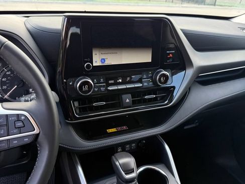 Used 2025 Toyota Highlander XLE FWD image 15