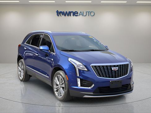 Used 2023 Cadillac XT5 Premium Luxury w/ Technology Package AWD/4WD image 7