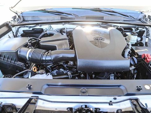 Used 2017 Toyota Tacoma Limited image 25