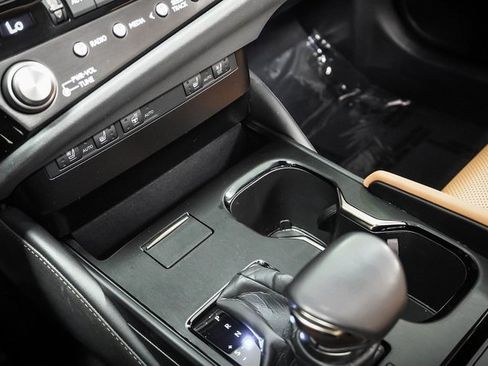 Used 2025 Lexus ES 300h w/ Premium Package image 15