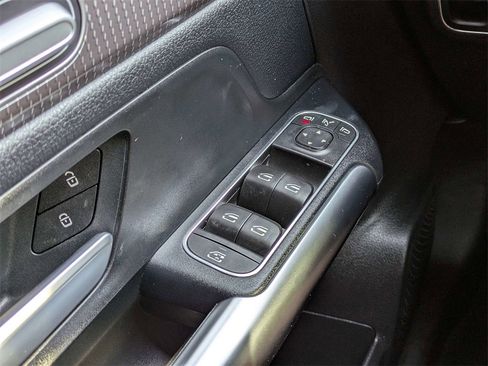 Used 2021 Mercedes-Benz GLA 250 4MATIC image 22