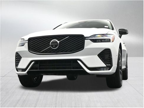 New 2026 Volvo XC60 B5 Plus AWD/4WD image 32