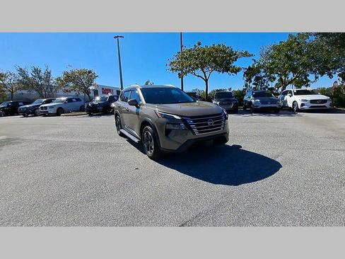 Used 2025 Nissan Rogue SV w/ SV Premium Package image 50