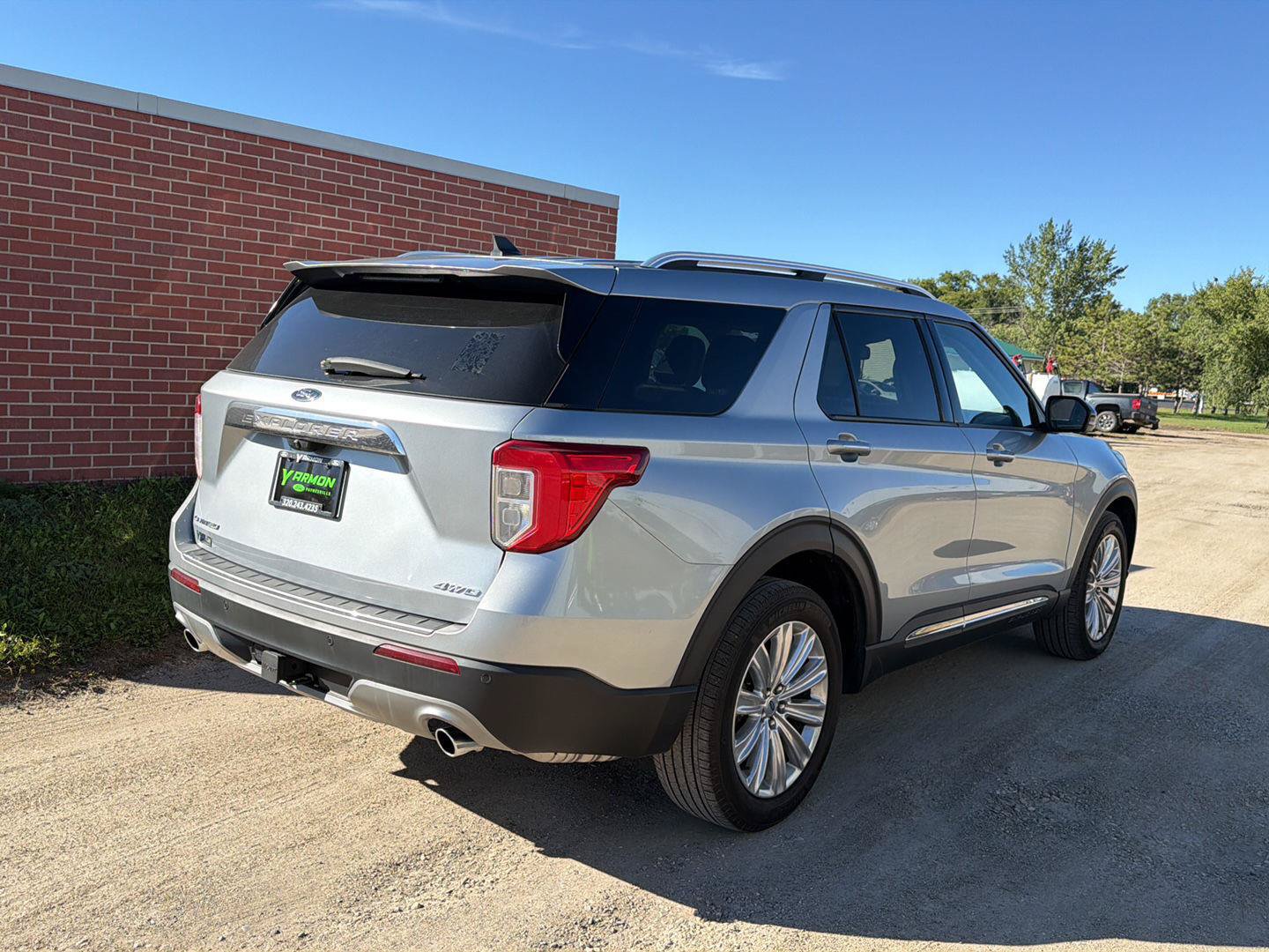 Used 2023 Ford Explorer Limited w/ Equipment Group 301A AWD/4WD image 3