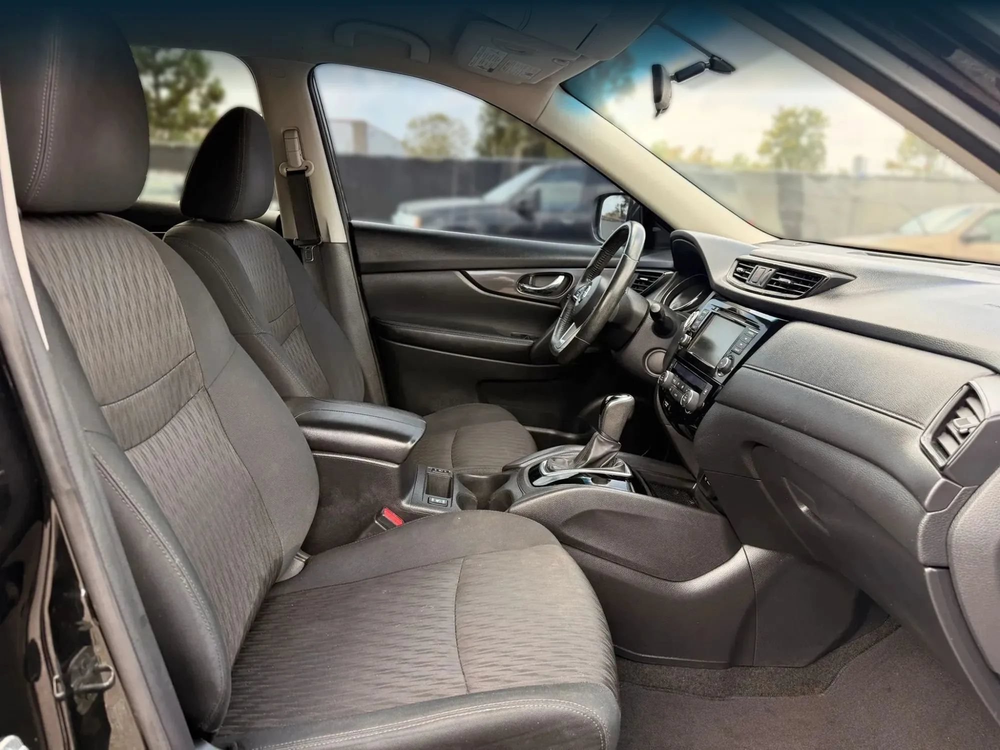 Used 2018 Nissan Rogue SV AWD/4WD image 18