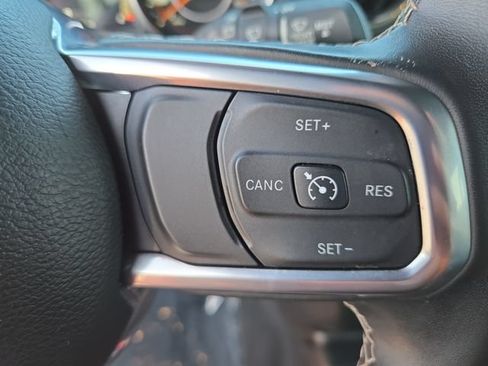Used 2022 Jeep Wrangler Unlimited Sahara AWD/4WD image 21