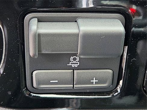 New 2025 Chevrolet Silverado 1500 LTZ w/ Technology Package image 18