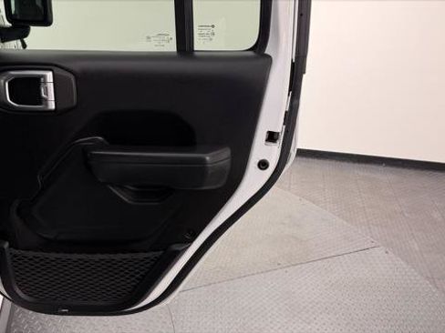 Used 2023 Jeep Wrangler Unlimited AWD/4WD image 19