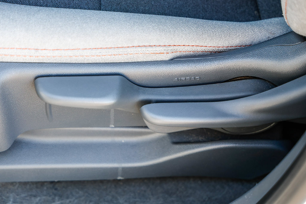 Used 2019 Chevrolet Bolt LT FWD image 38