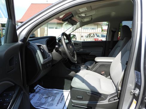 Used 2022 Chevrolet Colorado W/T w/ WT Convenience Package AWD/4WD image 17