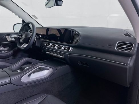 New 2025 Mercedes-Benz GLS 450 4MATIC image 32