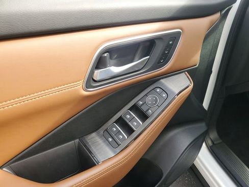 Used 2025 Nissan Rogue Platinum w/ Platinum Premium Package image 13