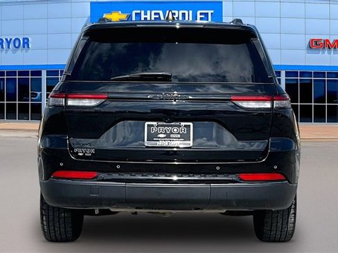 Used 2023 Jeep Grand Cherokee Altitude image 6