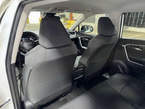 Used 2025 Toyota RAV4 XLE AWD/4WD image 27