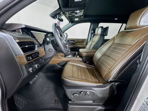 Used 2025 GMC Yukon XL Denali Ultimate w/ LPO, Floor Liner Package AWD/4WD image 23