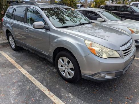 Used 2011 Subaru Outback 2.5i Premium image 5