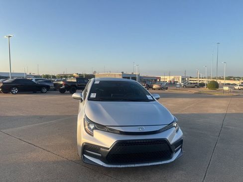 Used 2021 Toyota Corolla SE image 3