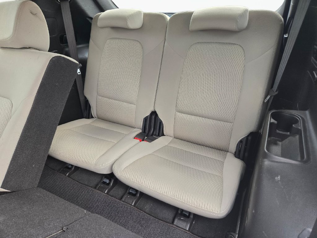 Used 2017 Hyundai Santa Fe SE FWD image 17