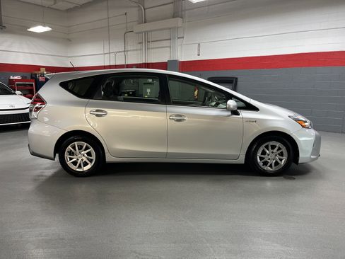 Used 2016 Toyota Prius V Three image 11
