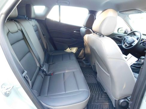 Certified 2025 Chevrolet Trax ACTIV w/ Driver Confidence Package FWD image 5