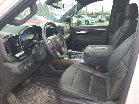 Used 2022 Chevrolet Silverado 1500 High Country w/ High Country Premium Package image 9