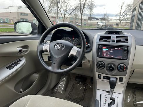 Used 2013 Toyota Corolla LE FWD image 13