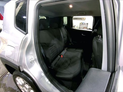Used 2021 Jeep Renegade Latitude image 20