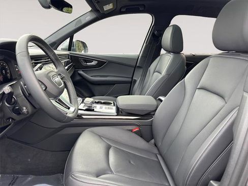 Certified 2025 Audi Q7 2.0T Premium Plus image 9
