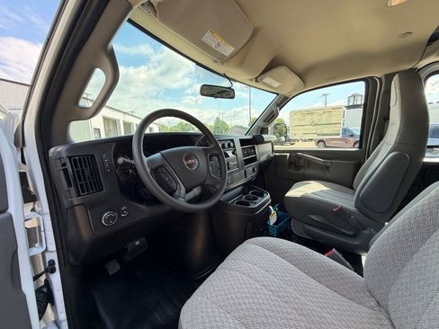 New 2026 GMC Savana 2500 RWD image 17