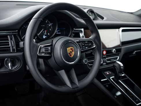 Certified 2026 Porsche Macan image 14