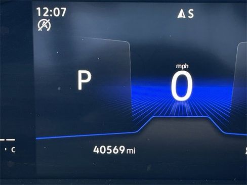 Used 2022 Volkswagen Tiguan SE image 15