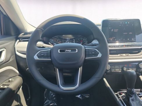 Used 2022 Jeep Compass Latitude w/ Sun and Sound Group AWD/4WD image 12