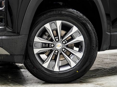 Used 2025 Chevrolet Equinox LT w/ Convenience Package II image 3