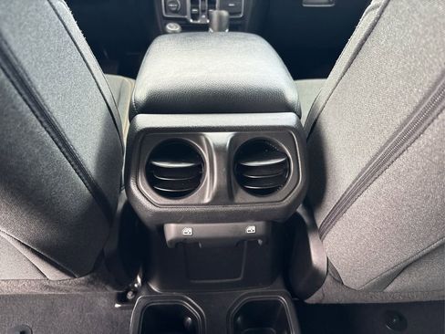 Used 2024 Jeep Wrangler Unlimited Sport AWD/4WD image 31