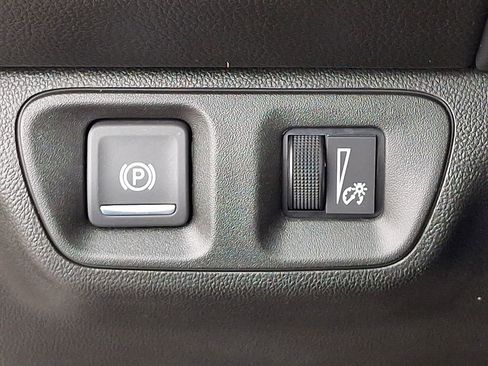 Used 2021 GMC Acadia SLE w/ Driver Convenience Package FWD image 23