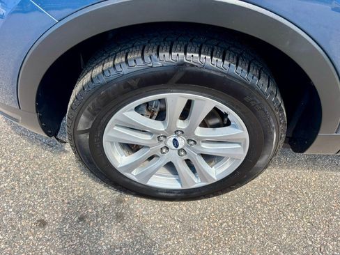 Used 2019 Ford Explorer XLT w/ Equipment Group 202A AWD/4WD image 42