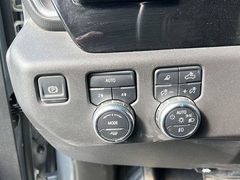 Used 2025 GMC Sierra 1500 SLT AWD/4WD image 12