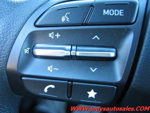 Used 2023 Hyundai Kona SEL AWD/4WD image 13