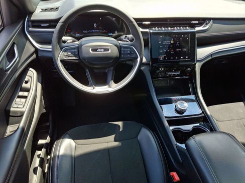 Certified 2023 Jeep Grand Cherokee Altitude AWD/4WD image 2