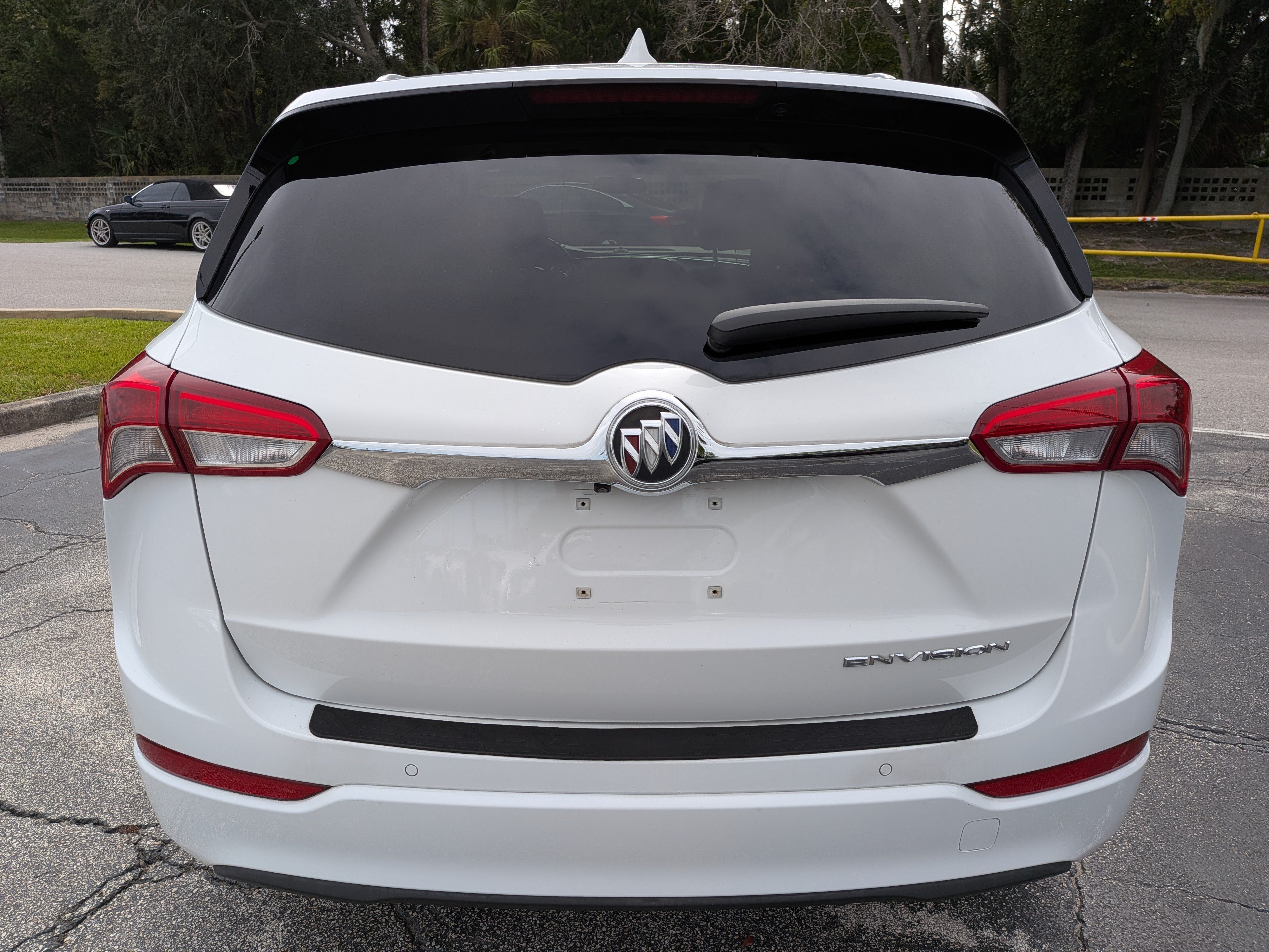 Used 2020 Buick Envision Essence w/ LPO, Cargo Package FWD image 5