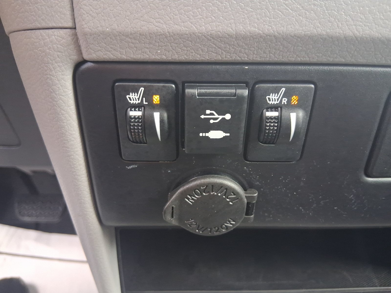 Used 2020 Toyota Sienna XLE w/ XLE Navigation Package FWD image 29