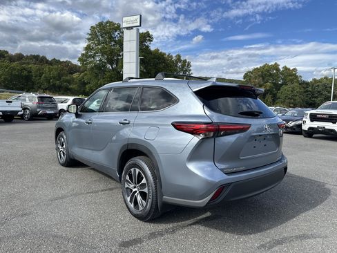 Used 2022 Toyota Highlander XLE image 8