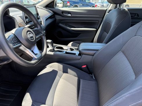 Used 2024 Nissan Altima 2.5 SV FWD image 4