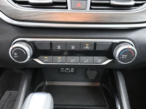 Used 2024 Nissan Altima 2.5 SV image 9